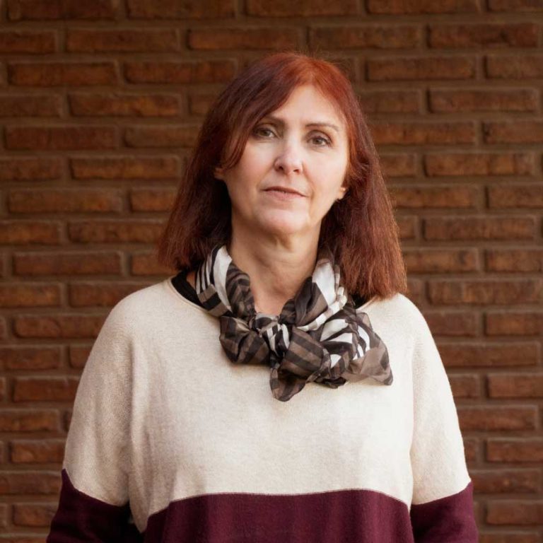 Florencia <span style="color:#A71E50">Salvarezza</span>